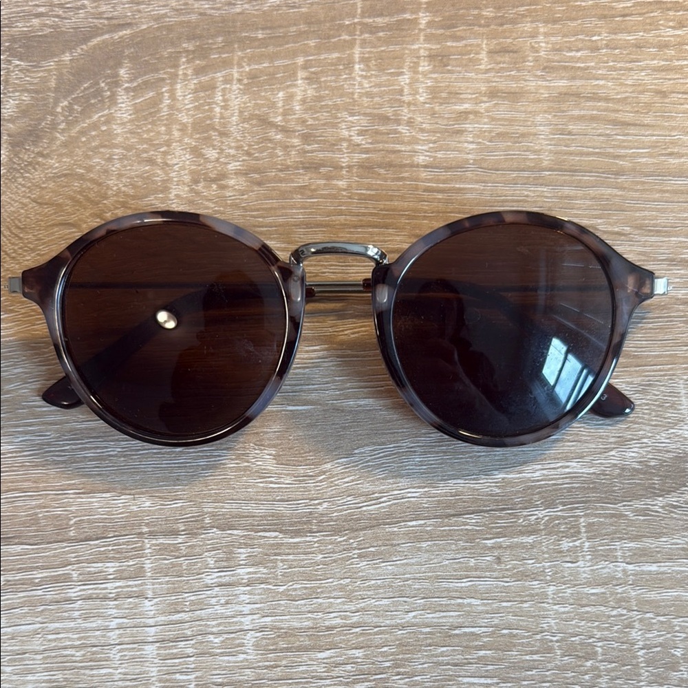 Black/Gray Tortoise Sunglasses